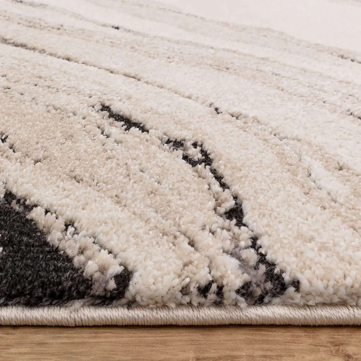Alvo Rugs Miraga Quartz beige shaggy rug with high-low pile and abstract natural patterns on a wooden floor
