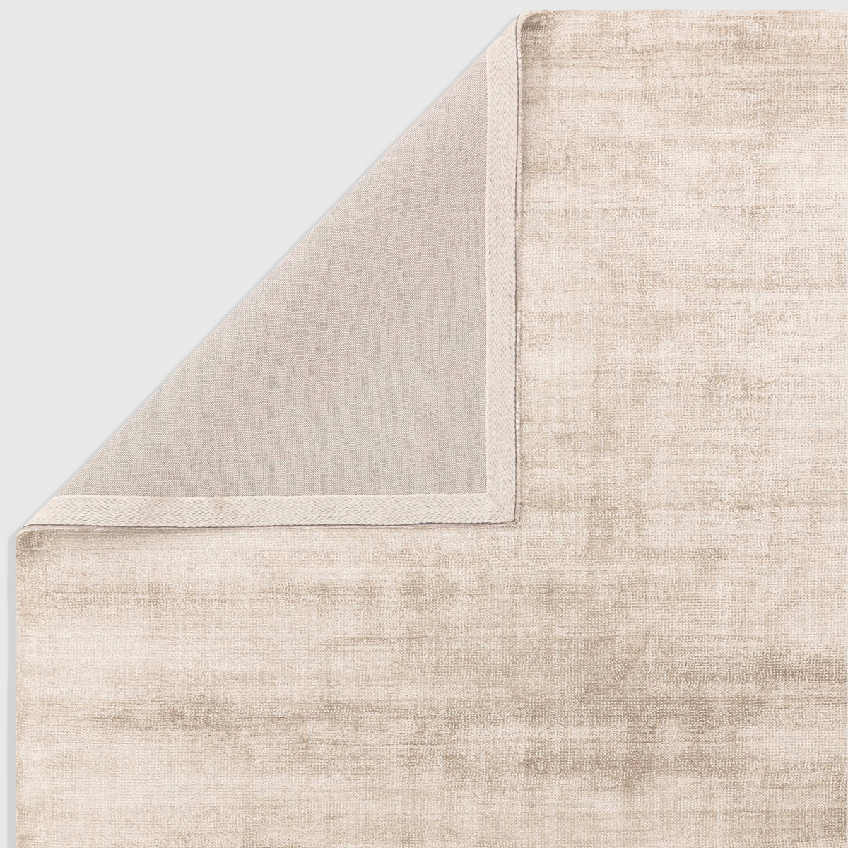 Alvo Rugs Astonia sand rug in 100% viscose with a soft sheen, showing the hand-woven texture and latex backing.