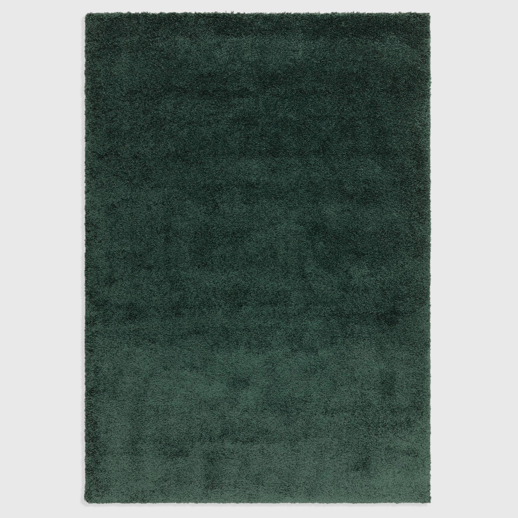 Alvo Rugs Atelier Emerald green shaggy rug with a thick, plush polypropylene pile and a soft, dense texture.