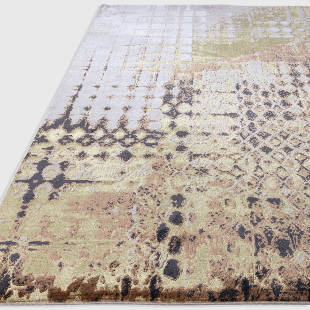 Alvo Rugs Aurorella Au07 diamond rug in cream and beige with metallic gold abstract geometric patterns and flatweave.