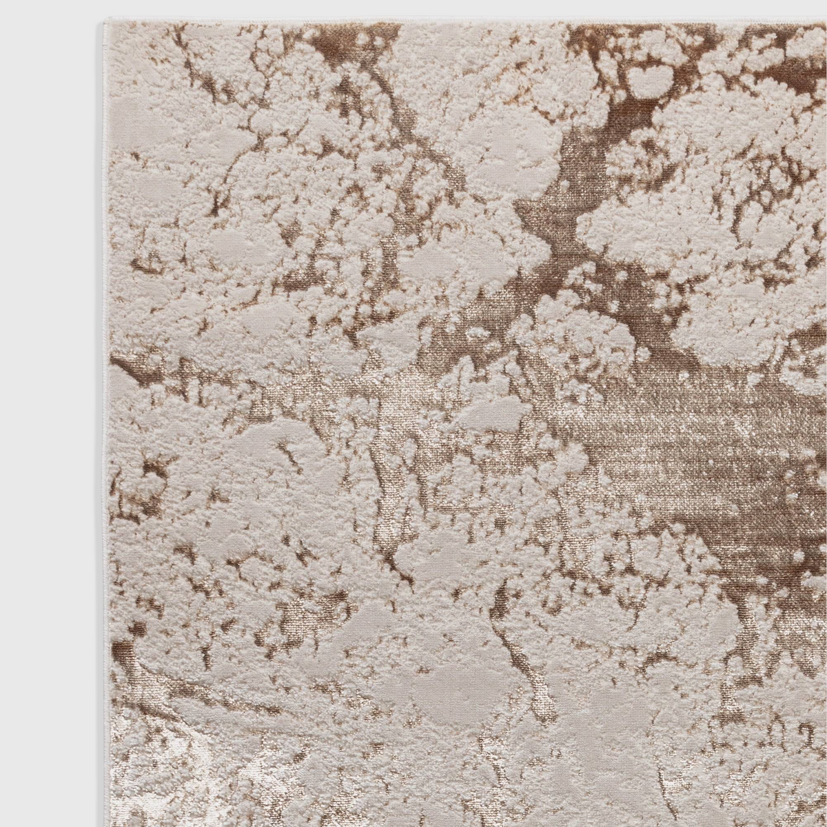 Alvo Rugs Aurorella Au16 Strata rug featuring an abstract metallic gold and beige pattern with a soft cut pile texture