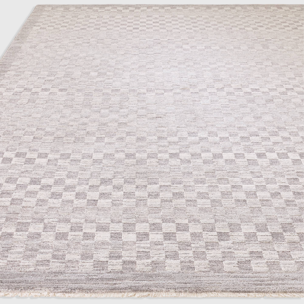 Alvo Rugs Lorentz La02 grey and silver polyester rug with a tonal checkered pattern and soft fringed edges.