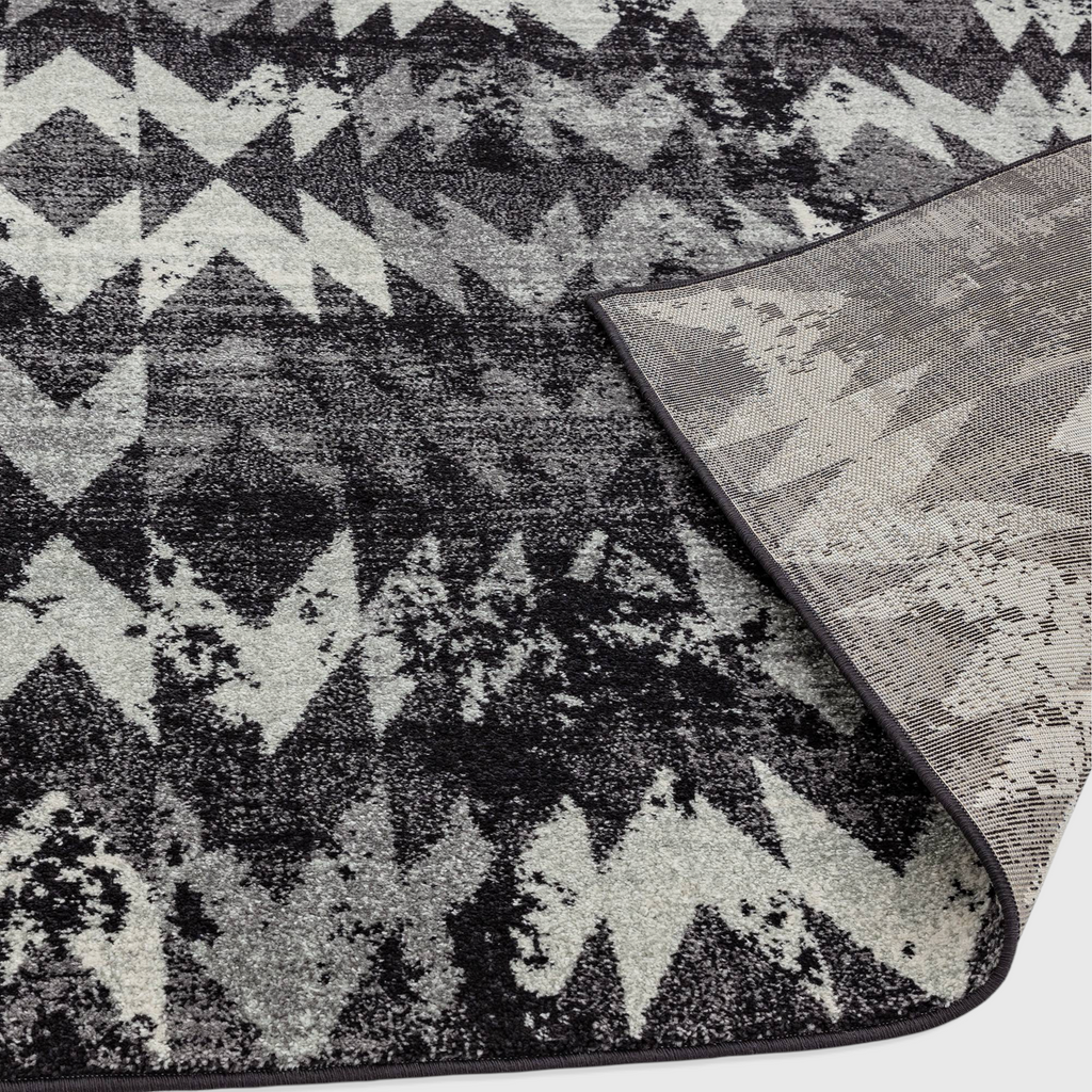 Novia Chevron Black Rug