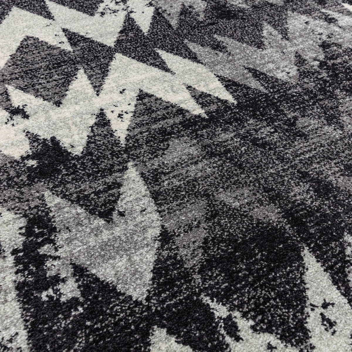 Novia Chevron Black Rug