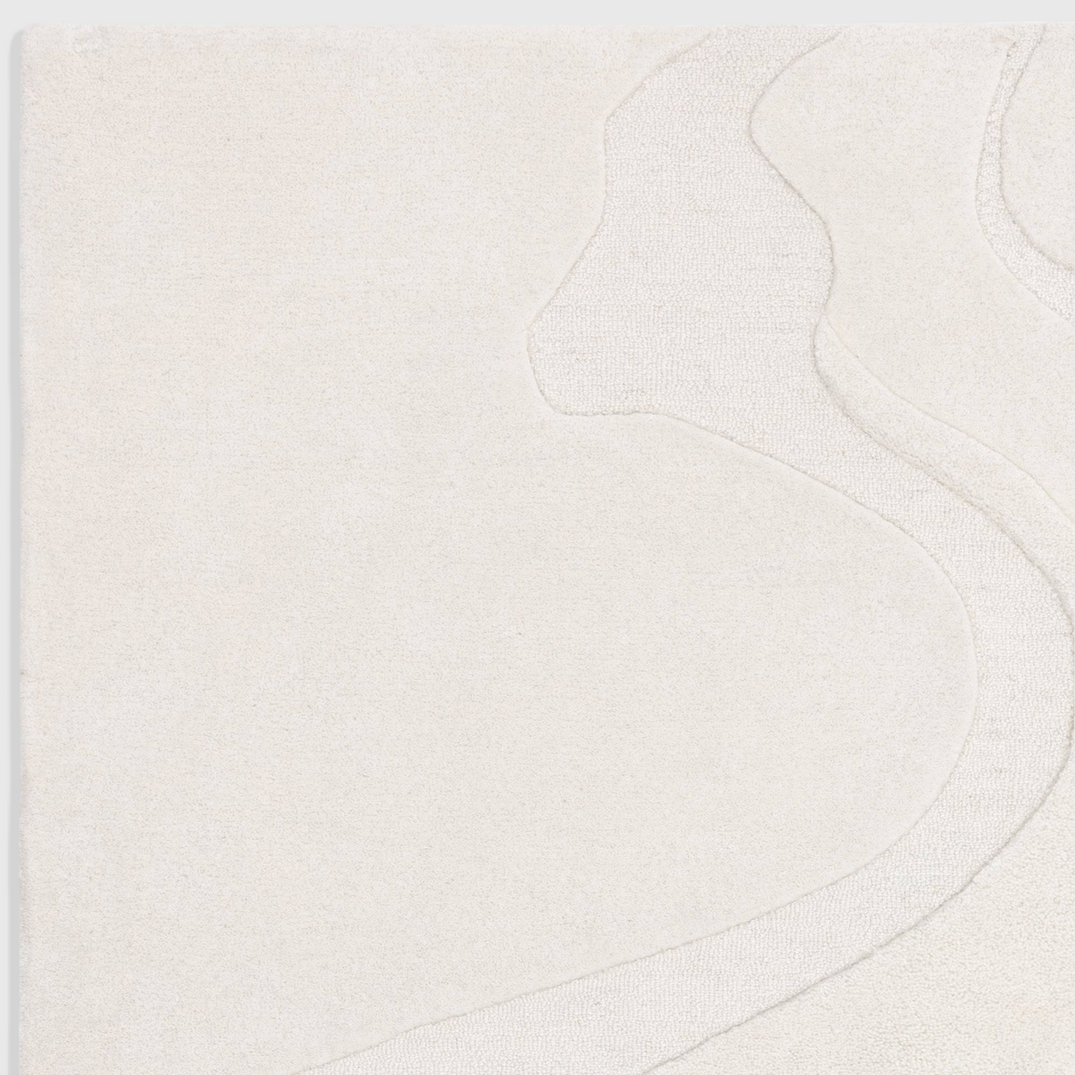 Alvo Rugs Olsenia Glide rug in cream wool with hand-carved abstract patterns and a soft tufted texture.