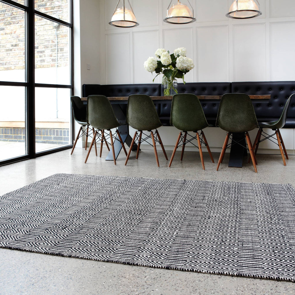 Solon Black Rug