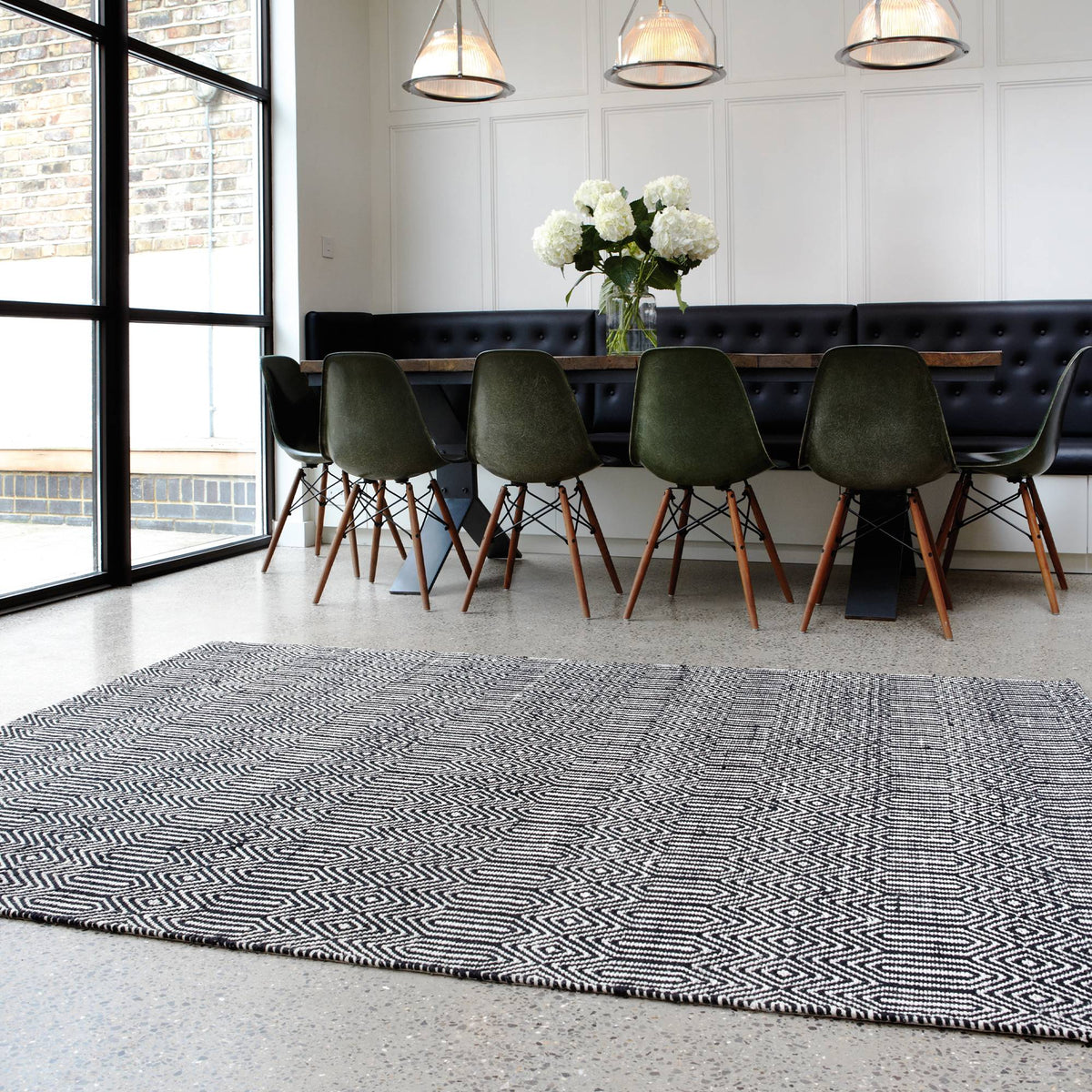 Solon Black Rug