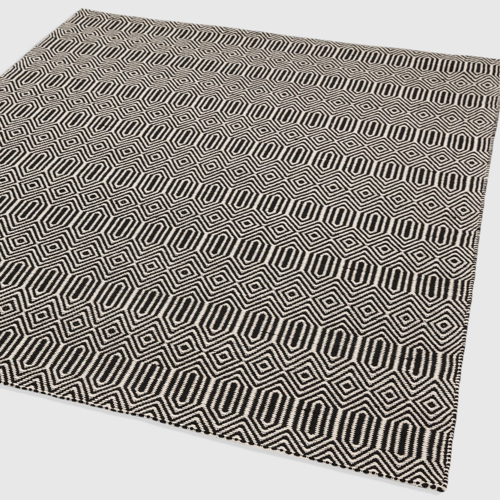 Solon Black Rug