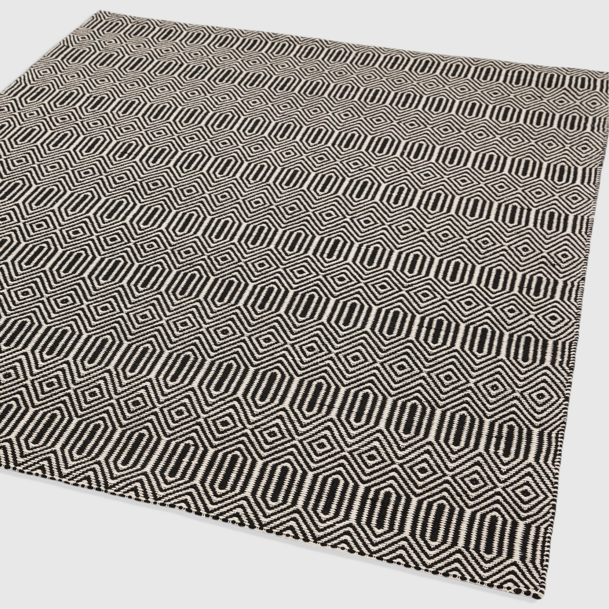 Solon Black Rug