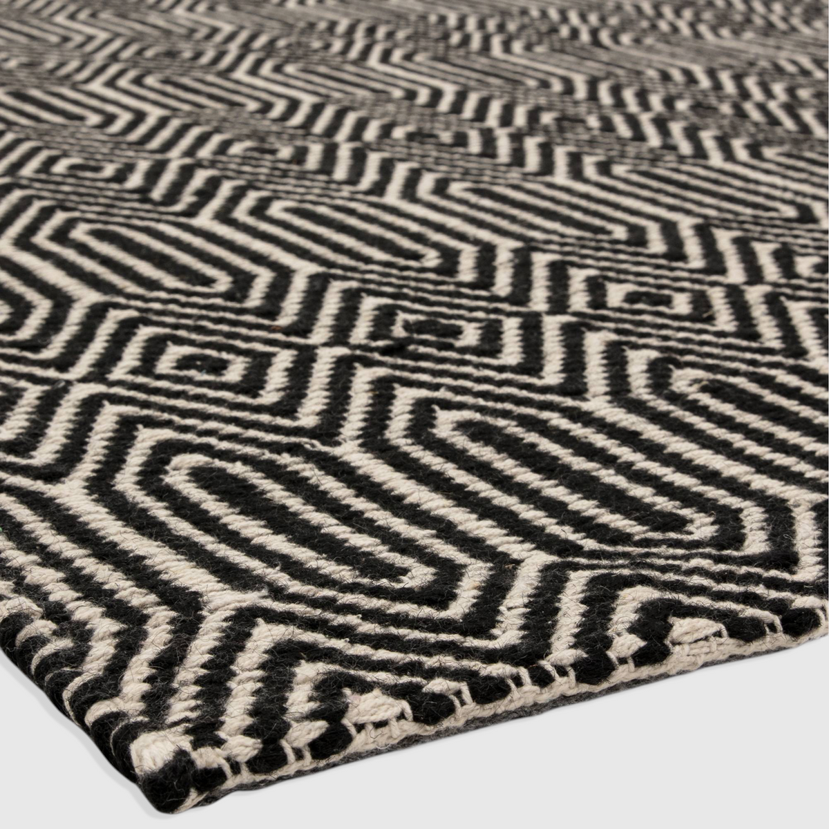 Solon Black Rug